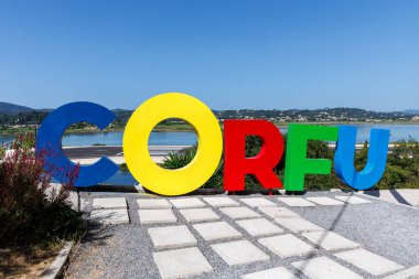 Korfu işareti Kanoni 'de Yunanistan' daki Korfu adasında tatil