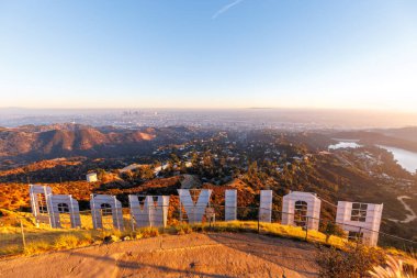 Amerika 'daki Los Angeles manzaralı Mount Lee' deki Hollywood tabelası.