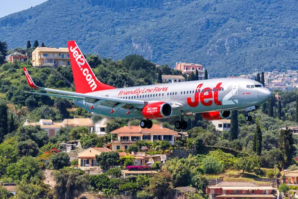 Korfu, Yunanistan - 8 Haziran 2024: Yunanistan 'daki Corfu Havaalanı' nda Jet2 Boeing 737-800 uçağı.