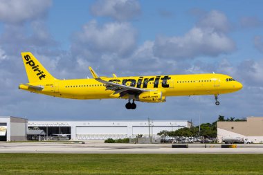 Fort Lauderdale, ABD - 20 Ekim 2024: Spirit Airlines Airbus A321, Fort Lauderdale Havaalanı, ABD.