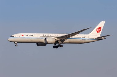 Şangay, Çin - 9 Nisan 2024: Air China Boeing 787-9 Dreamliner uçağı Çin 'deki Şangay Hongqiao Havaalanı' nda.