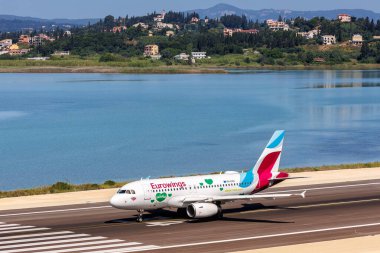 Korfu, Yunanistan - 7 Haziran 2024: Eurowings Airbus A319 uçağı Yunanistan 'daki Corfu Havaalanında.