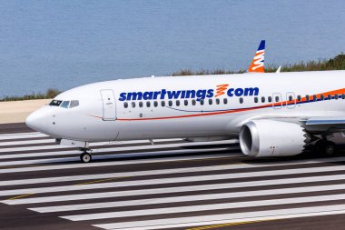 Korfu, Yunanistan - 5 Haziran 2024: Smartwings Boeing 737 MAX 8 uçağı Yunanistan 'daki Corfu Havaalanında.