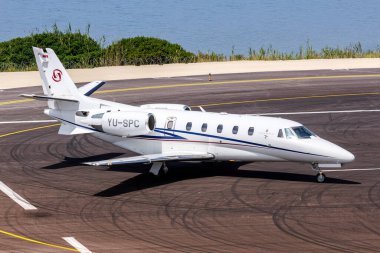 Korfu, Yunanistan - 5 Haziran 2024: Prince Aviation Cessna 560XL Citation XLS Plus uçağı Yunanistan 'daki Corfu Havaalanında.