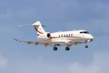 Fort Lauderdale, ABD - 20 Ekim 2024: Fort Lauderdale, ABD 'de Bombacı Challenger 350 uçağı.