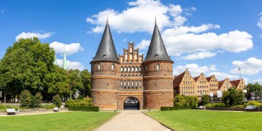 Holsten Gate Holstentor Panorama Hanseatic şehri Lubeck, Almanya