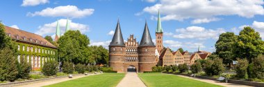 Holsten Gate Holstentor Panorama Hanseatic kasabası Lubeck, Almanya