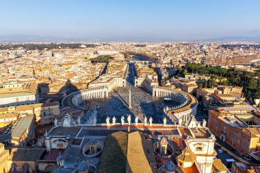 Vatikan 'daki Roma Saint Peter Meydanı İtalya' nın ufuk çizgisinden gökyüzü manzaralı