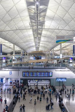 Hong Kong, Çin - 6 Nisan 2024: Hong Kong, Çin 'deki Chek Kap Kok Havaalanı Terminali.