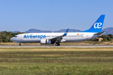 Palma de Mallorca, İspanya - 27 Mayıs 2025: Air Europa Boeing 737-800 uçağı İspanya 'daki Palma de Mallorca havaalanında.