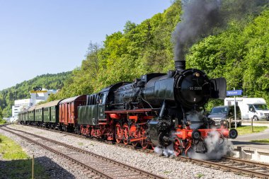 Weizen, Almanya - 2 Mayıs 2025: Sauschwaenzlebahn buharlı tren lokomotifi.