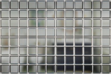 İç tasarım için şeffaf cam blok duvar. Estetik ve modern şekilli. Soyut şablonlar ve ışık bozulmaları yakalıyorum. Ev, banyo ve ofis için çeşitli binalar..