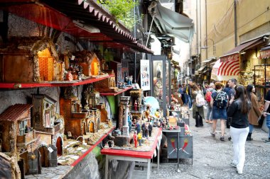 Napoli, İtalya 'da işlek sokaklar