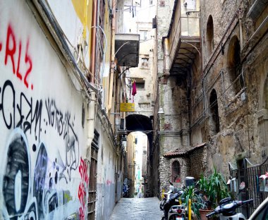 Napoli, İtalya 'da işlek sokaklar