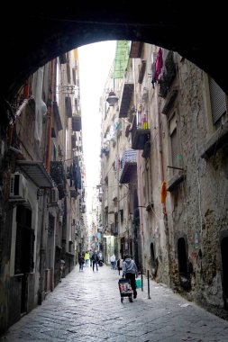 Napoli, İtalya 'da işlek sokaklar