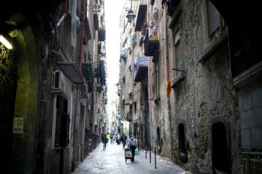 Napoli, İtalya 'da işlek sokaklar