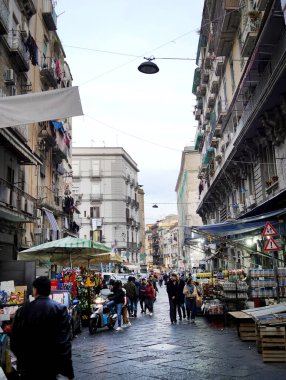 Napoli, İtalya 'da işlek sokaklar