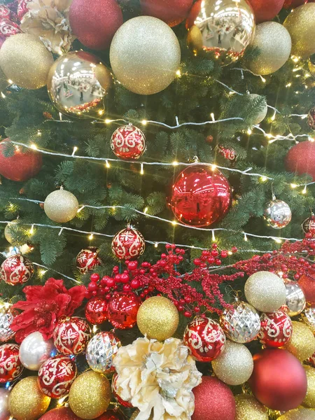 Karácsonyi Dekorációk Karácsonyfán — Stock Fotó