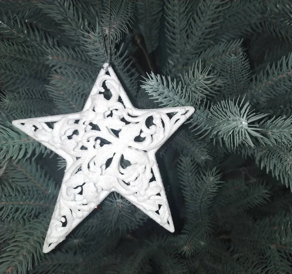Weihnachtsdekoration Stern Auf Dem Weihnachtsbaum — Stockfoto
