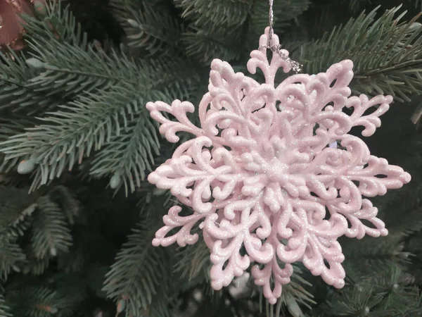 Weihnachtsdekoration Schneeflocke Auf Dem Weihnachtsbaum — Stockfoto