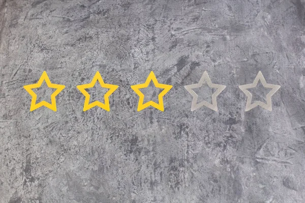 银色五星形的灰色混凝土背景 最好的优秀业务服务评价客户体验的概念 设定五星级目标的概念图 提高评级或排名 评价和分类观念 — 图库照片