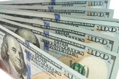 Dolar, beyaz arka planda banknotlar. Üst Manzara. yeni faturalar