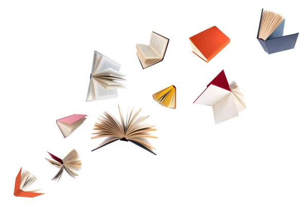 Beyaz arkaplanda uçuşan renkli ciltli kitaplar