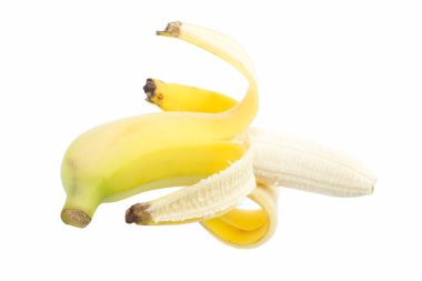 Sarı, olgun, soyulmuş muz beyaz arkaplanda izole edilmiş.