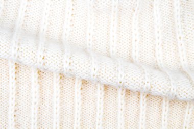 Süveter ya da atkı renginde büyük bir örgü. Örgü arka plan. Yünlü el yapımı araba.