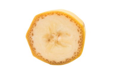 Dilimlenmiş muz parçaları. Beyaz arkaplanda izole