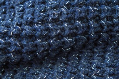 Süveter ya da atkı kumaş dokusu büyük örgü. Örülmüş forma ve kabartma desenli. Yün el yapımı makine, el yapımı.