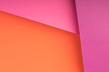 Yumuşak pembe ve yeşil kağıt arkaplanlı. Uzayı metin için kopyala. Üst görünüm