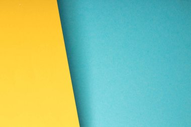 Yumuşak pembe ve yeşil kağıt arkaplanlı. Uzayı metin için kopyala. Üst görünüm