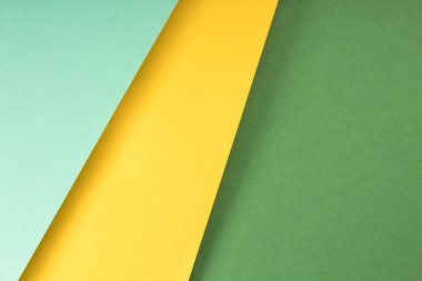 Yumuşak pembe ve yeşil kağıt arkaplanlı. Uzayı metin için kopyala. Üst görünüm