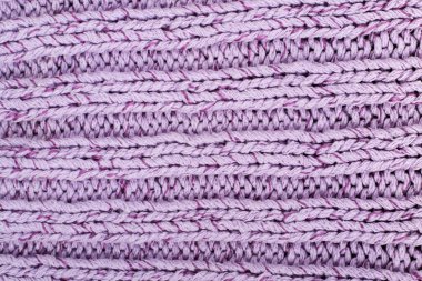 Süveter ya da atkı kumaş dokusu büyük örgü. Örülmüş forma ve kabartma desenli. Örgü ören örgüler. Yün el yapımı makine, el yapımı..