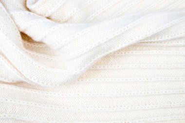 Süveter ya da atkı renginde büyük bir örgü. Örgü arka plan. Yünlü el yapımı araba.