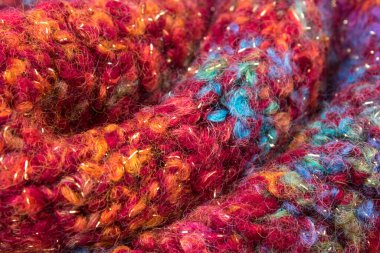 Yünlü yün kazaklar. Bir demet örülmüş kış, sonbahar giysileri, kazaklar, örgü giysileri, metin için yer.