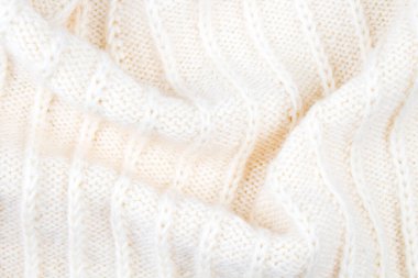 Süveter ya da atkı renginde büyük bir örgü. Örgü arka plan. Yünlü el yapımı araba.