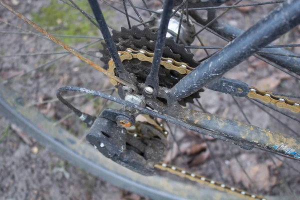 Bicycle with a rusty bicycle chain, sprockets, ratchet.