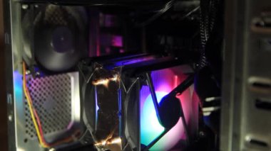Bilgisayar soğutucusu ve arka plan ışığı yakın çekim. Yüksek kaliteli FullHD görüntüler