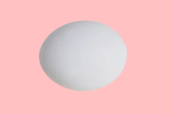 Huevo Blanco Aislado Sobre Fondo Rosa Pastel Feliz Concepto Pascua — Foto de Stock