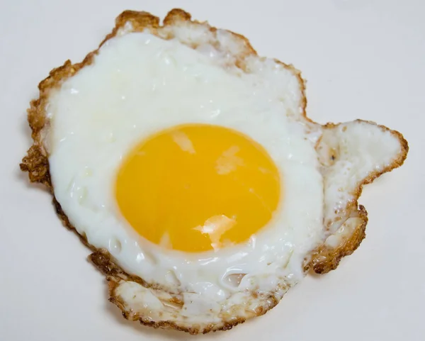 Ovo Frito Isolado Fundo Branco Conceito Preços Elevados Para Ovos — Fotografia de Stock