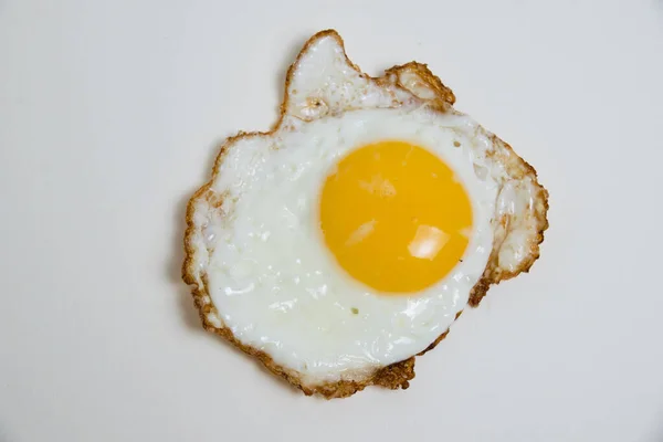 Smažené Vejce Izolovat Bílém Pozadí Koncept Vysokých Cen Vajec Potravin — Stock fotografie