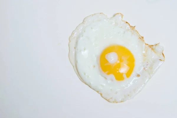 Смажене Яйце Ізольовано Білому Фоні Плоскої Лінії — стокове фото