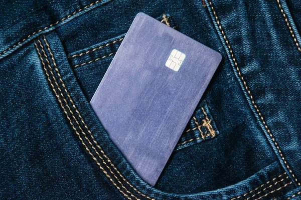 Cartão Bancário Bolso Jeans Azul Escuro Conceito Compra Crédito — Fotografia de Stock