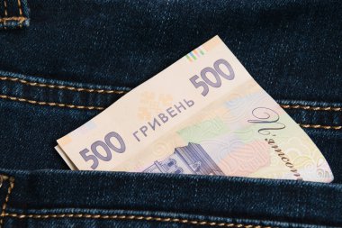Koyu kotun cebinde Ukrayna parası