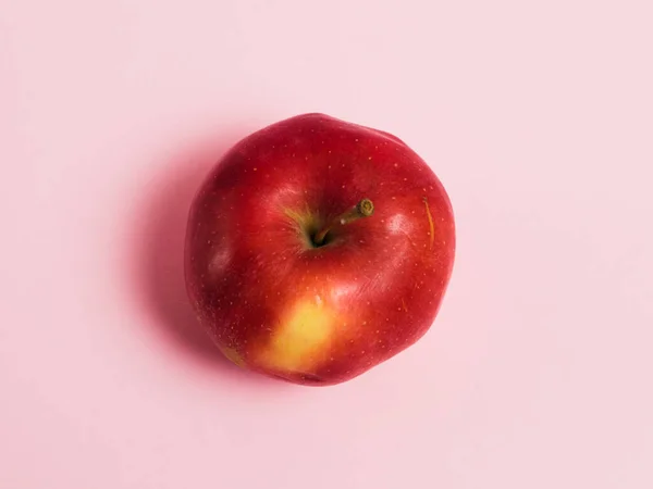 Lahodné Šťavnaté Jablko Růžovém Pozadí Koncept Dne Země Nulového Odpadu Royalty Free Stock Fotografie