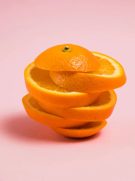 Trancher Orange Juteuse Sur Fond Rose Délicieux Fruit Sur Fond — Photo