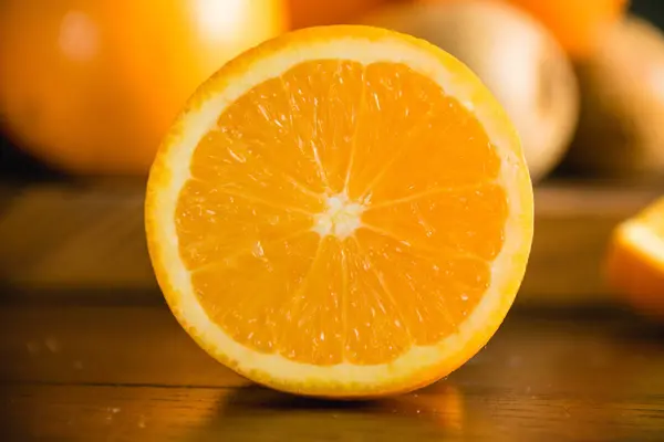 Fruits Sur Fond Sombre Demi Orange Macro Oranges Kiwi Sur — Photo