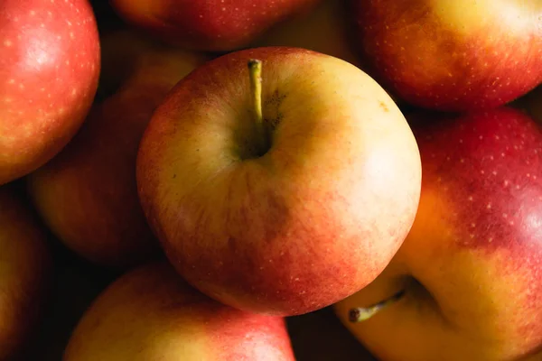 Flatlay Fruit Background Delicious Red Apple Macro — Stock Photo, Image